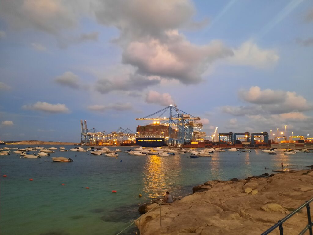 DZIAŁANIA WSPIERAJĄCE EXPORT REALIZOWANE PRZEZ COIE